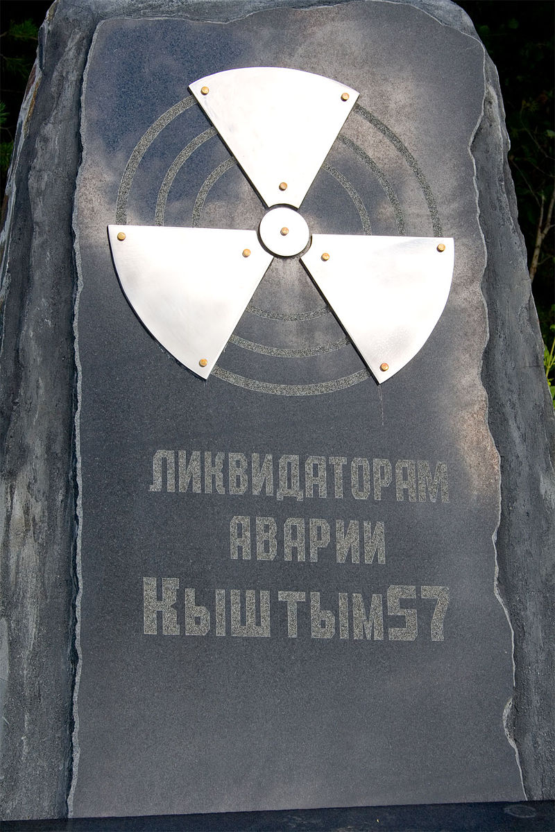 Placa en memoria de lo ocurrido. Wikimedia Commons